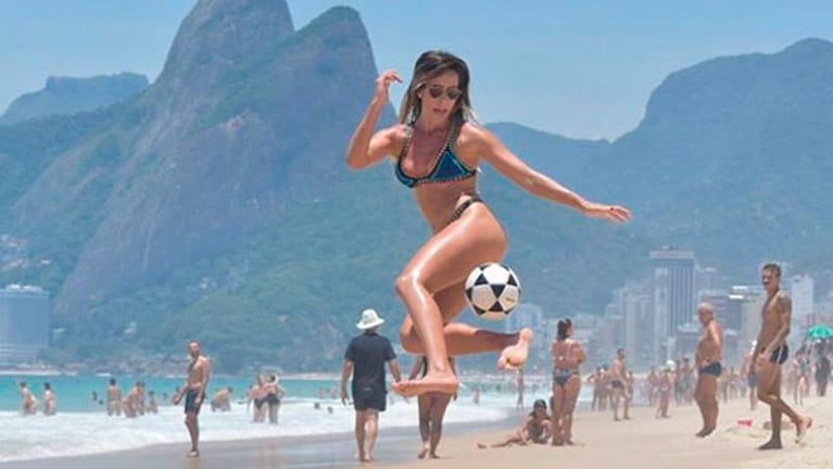 La brasilera que deslumbró jugando al "futboley" en Punta del Este 