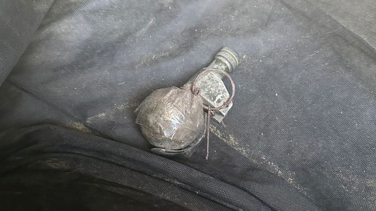 La Brigada de Explosivos retiró la granada hallada en una vivienda de Valle Escondido.