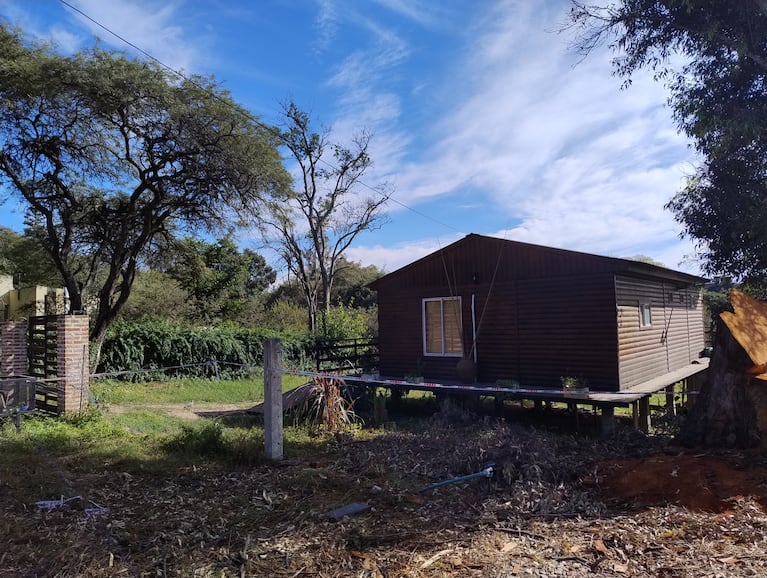 La cabaña donde fue hallado muerto el tarotista.