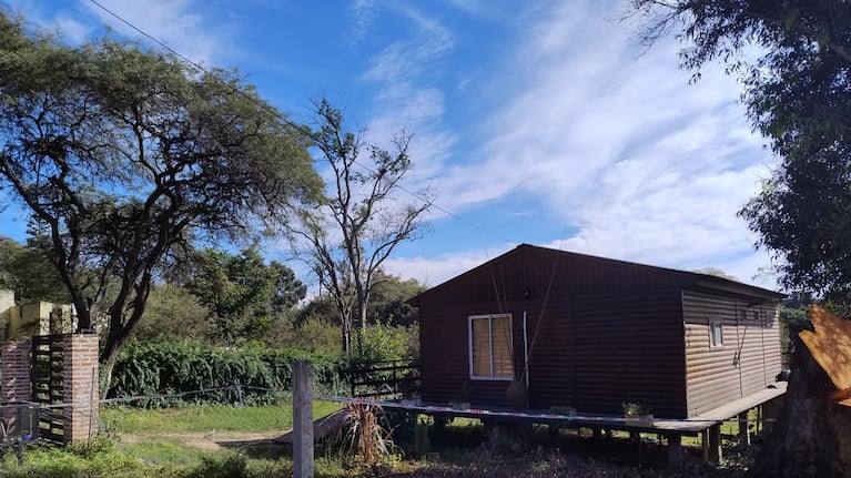 La cabaña donde fue hallado muerto el tarotista.