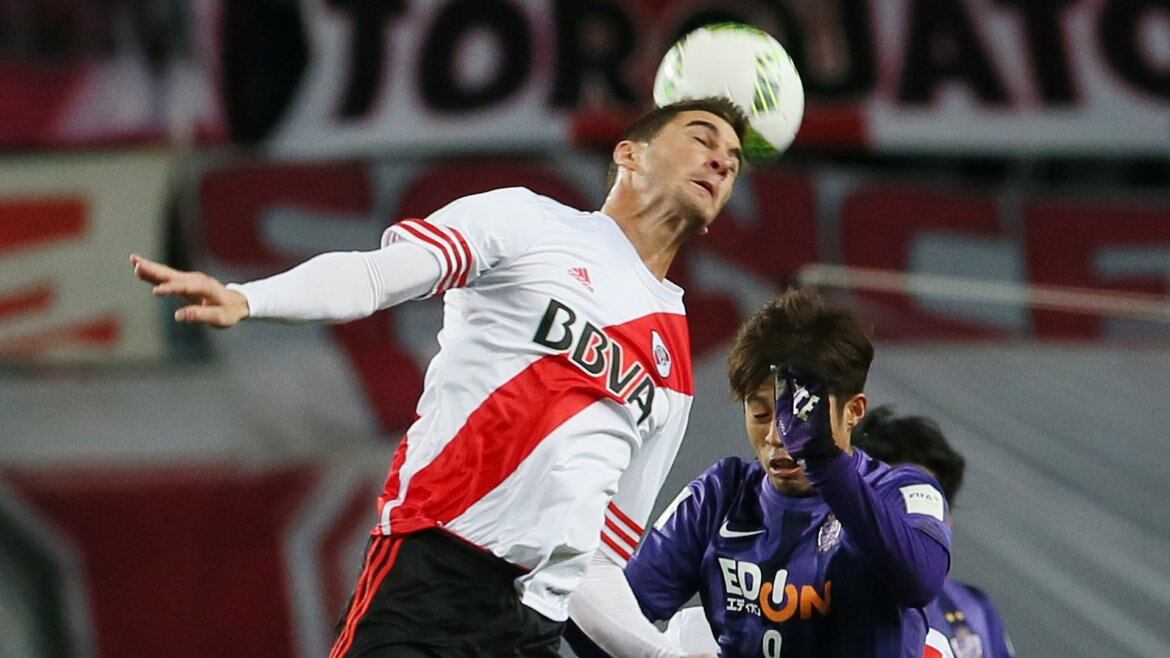 La cabeza de Alario le dio el pase a la final a River. Foto: AP.