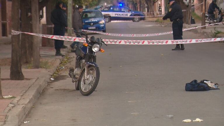La calle donde fue encontrado baleado el motochoro de 18 años.
