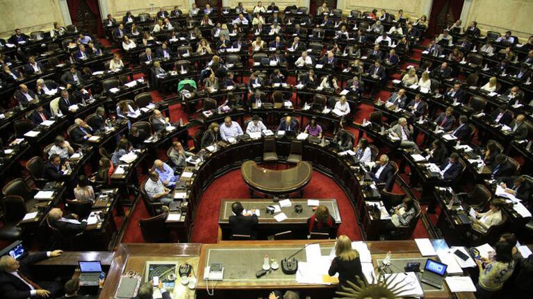La Cámara de Diputados sesionó durante toda la noche.