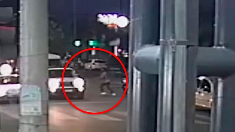 La cámara de seguridad de un local grabó el último robo.