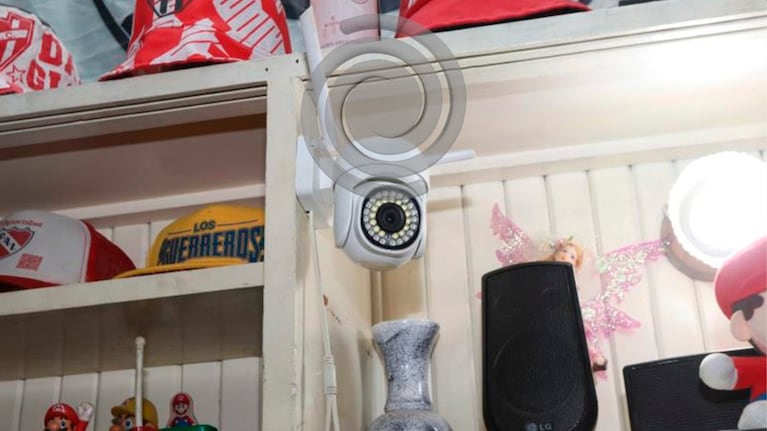 La cámara de seguridad en el living de Claudio Barrelier.