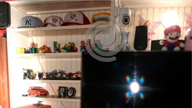 La cámara de seguridad en el living de Claudio Barrelier.