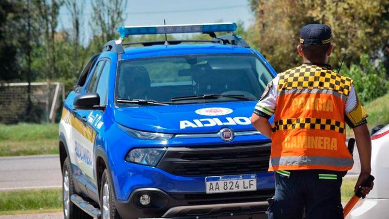 La Caminera detuvo a dos hombres por cohecho durante este domingo.