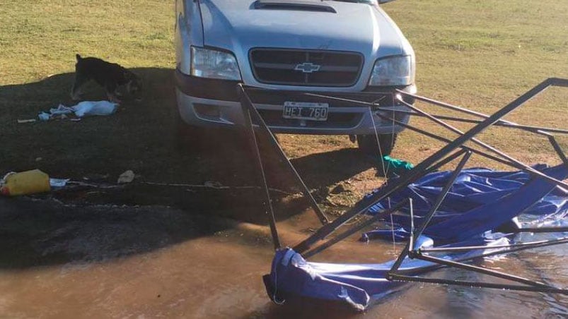 La camioneta bajó por una pendiente fuera de control.