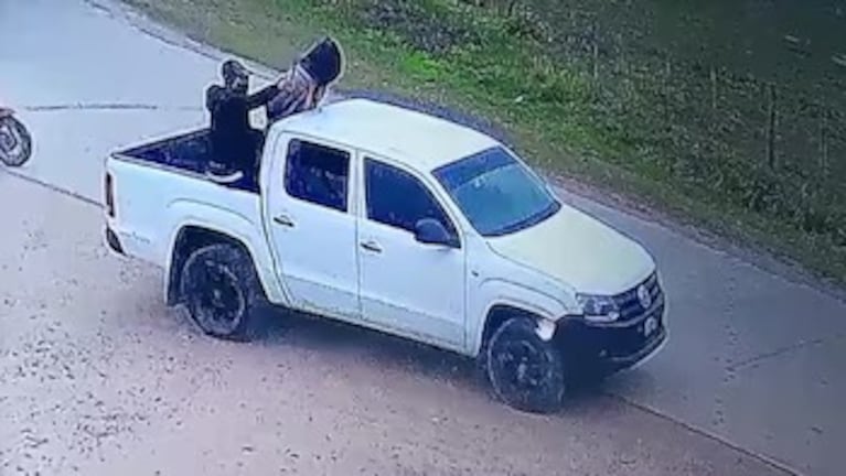 La camioneta blanco que llamó la atención de los policías chaqueños.