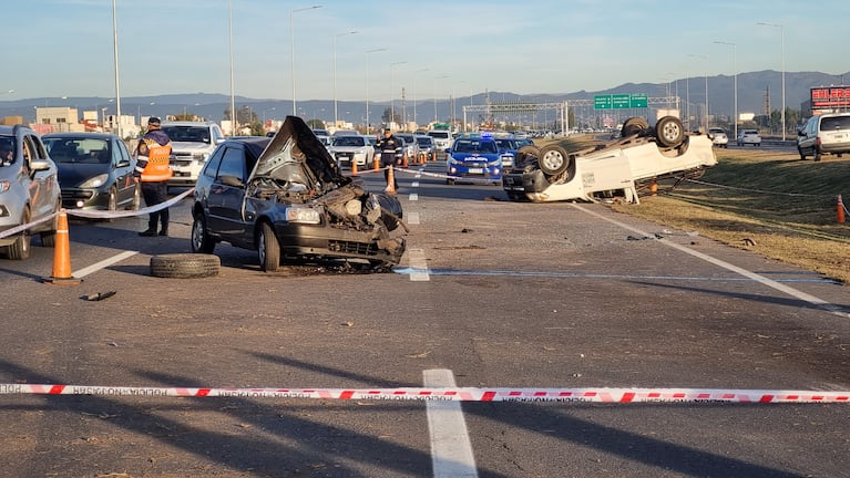 La camioneta cruzó de carril y provocó la tragedia en Circunvalación. Foto: Emmanuel Cuestas / ElDoce.