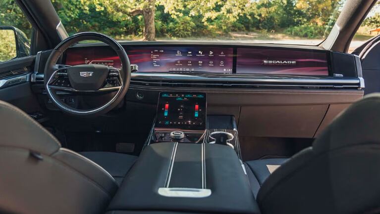 La camioneta del 10 en Miami es una SUV Cadillac Escalade.