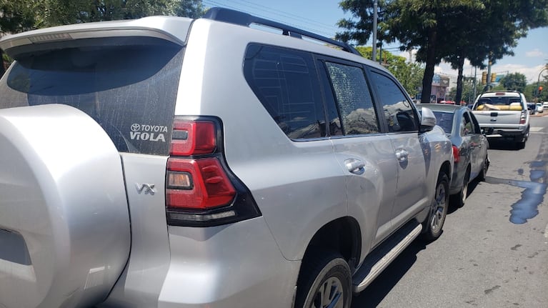 La camioneta del empresario recibió varios disparos.