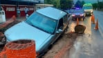 La camioneta quedó atrapada en un pozo. Foto: Luchi Ybañez / El Doce.