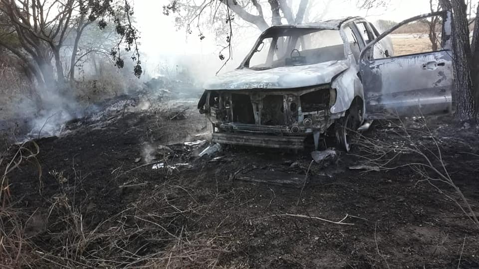 La camioneta quedó con daños totales.