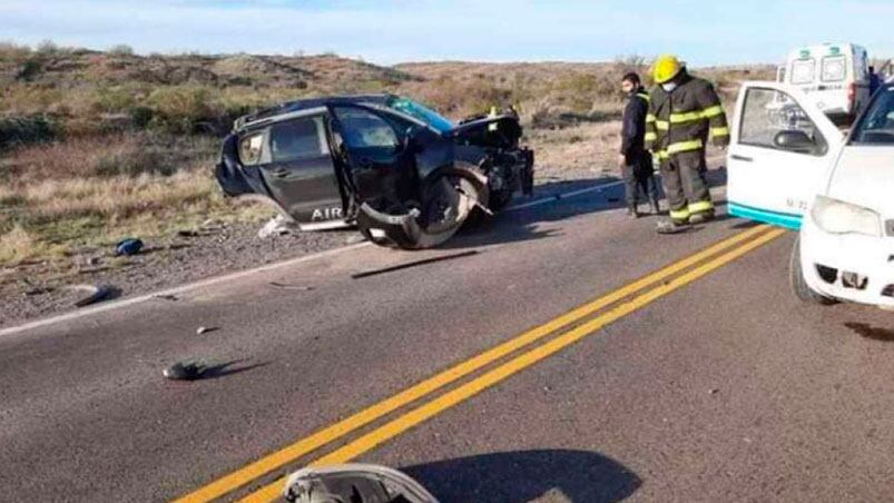 La camioneta terminó prácticamente destruida.