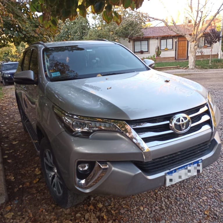 La camioneta Toyota SW4 que le robaron a la familia del jugador mendocino en el Club Tala.