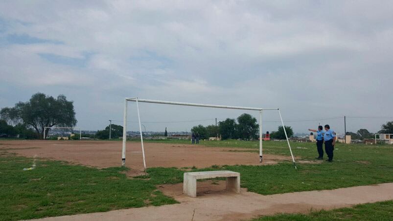 La cancha de tierra donde mataron al árbitro. Foto: Natalia Martin.