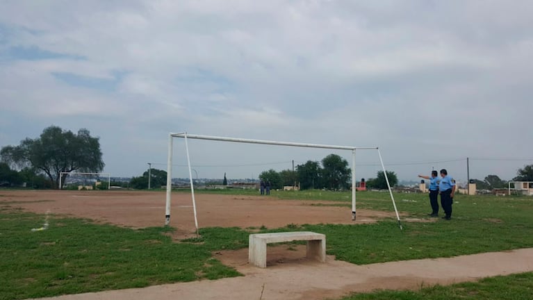 La cancha de tierra donde mataron al árbitro. Foto: Natalia Martin.