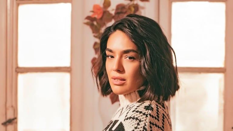 La cantante blanqueó su amor con un ex-Boca. (Foto: Instagram/angelaleivaok)