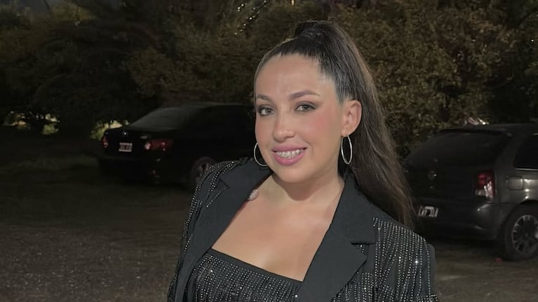 La cantante causó intriga al presentar a su nueva pareja sin mostrar la identidad.