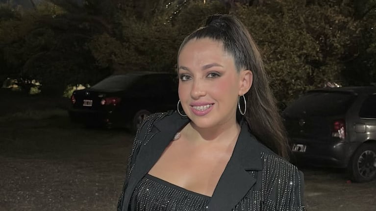 La cantante causó intriga al presentar a su nueva pareja sin mostrar la identidad.