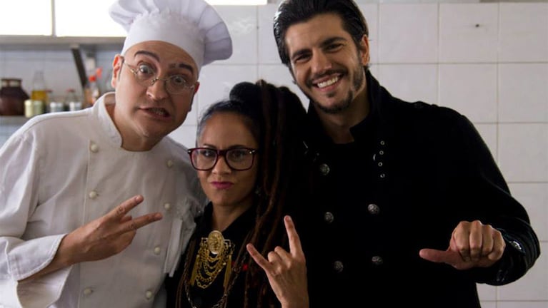 La cantante junto a Leo García. Ambos cantan el tema "Tomate el Palo" (Foto: Facebook oficial de Miss Bolivia)
