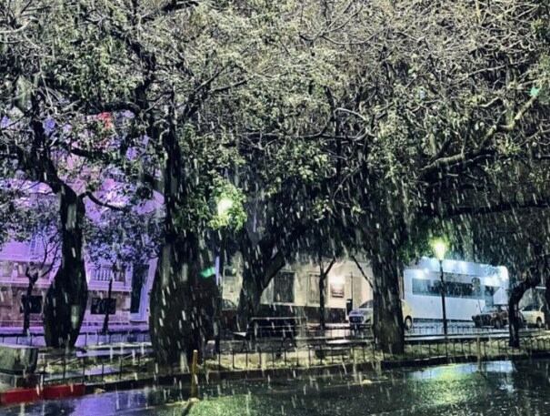 La capital cordobesa, en otoño y bajo la nieve. Foto: Santiago Díaz.