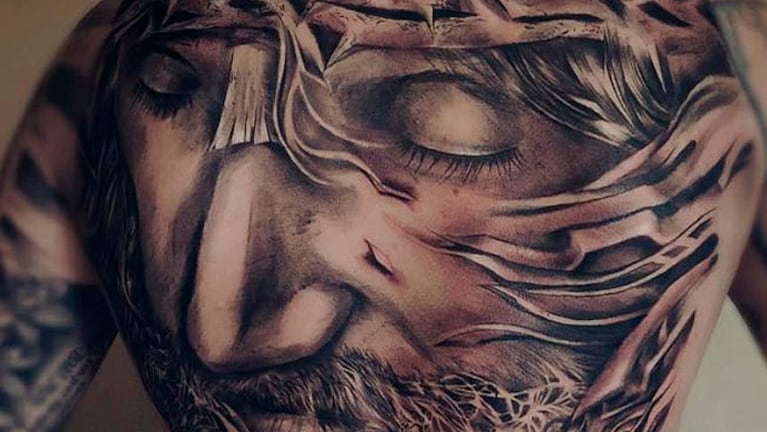 La cara de Cristo, en la espalda de Ulises.