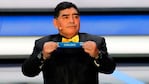 La cara de Maradona cuando sacó el papel de Inglaterra. 