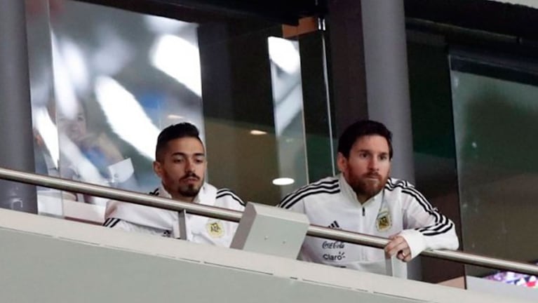 La cara de Messi lo dice todo: el 10 está preocupado tras la caída con España.