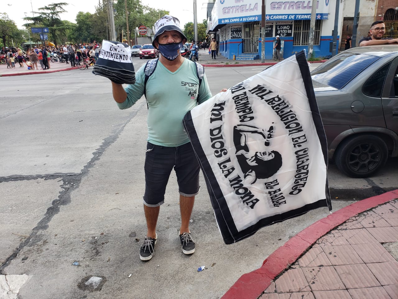 La caravana partió desde la Plaza Jerónimo del Barco hacia el Cerro. Fotos: Nestor Ghino.