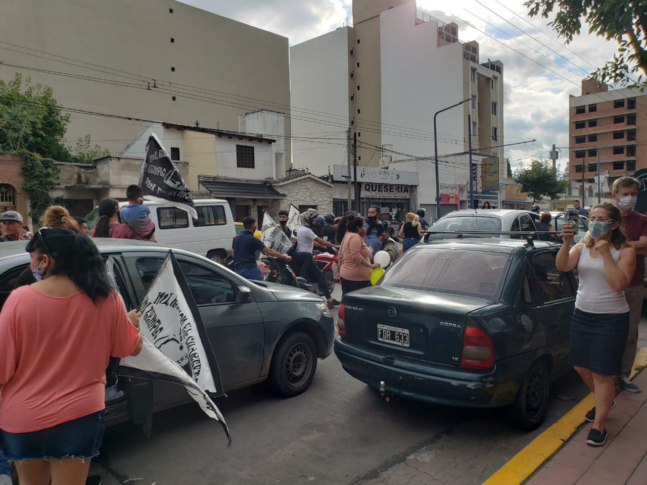 La caravana partió desde la Plaza Jerónimo del Barco hacia el Cerro. Fotos: Nestor Ghino.