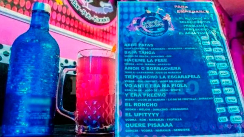 La carta de tragos del bar "La Roncha de la lora".