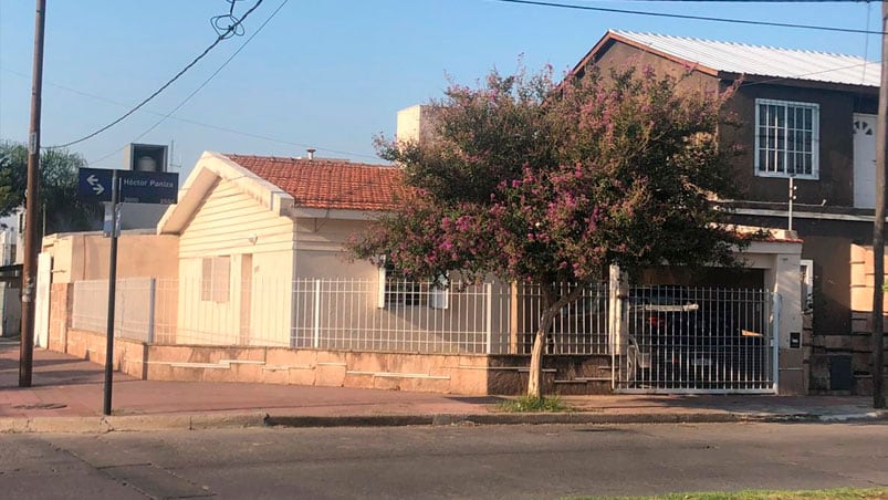 La casa asaltada está ubicada a pocos metros de la Comisaría 19.