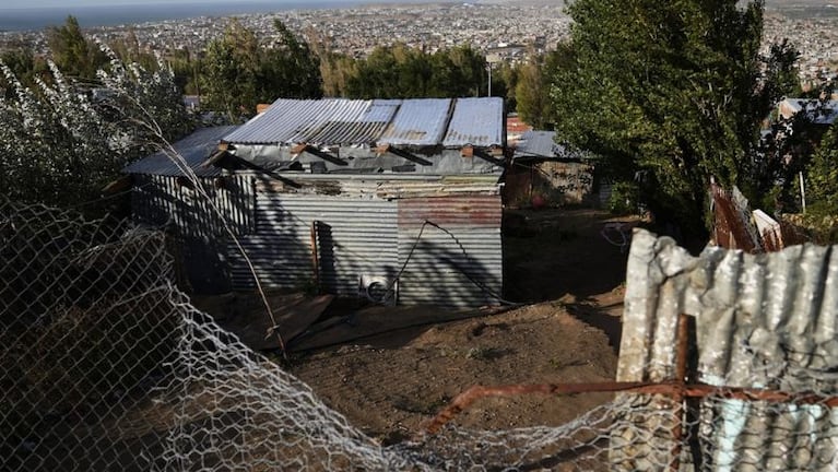 La casa de chapa en la que vivía Ángel con su madre en Comodoro Rivadavia.