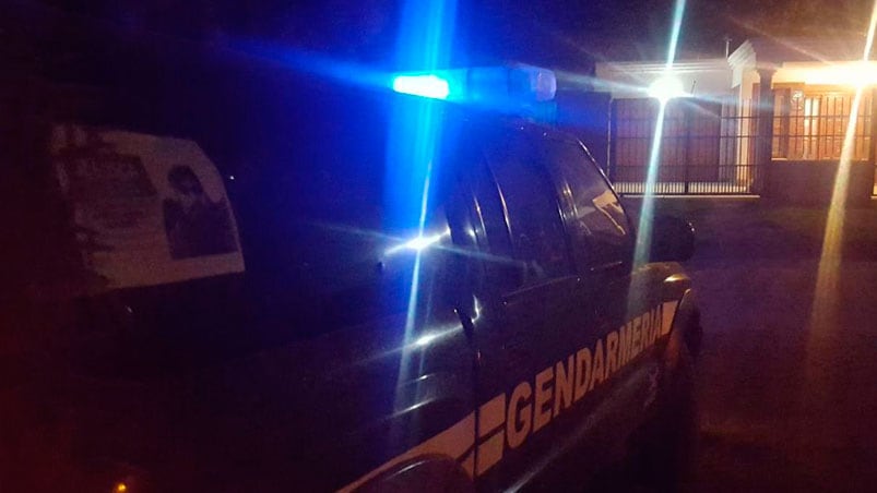 La casa de los gendarmes tiene custodia en Colonia Caroya. Foto: RadioJesúsMaría 