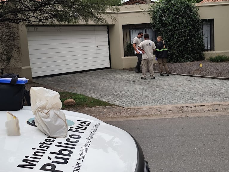 La casa de Villa Belgrano donde robaron y el policía fue asesinado.