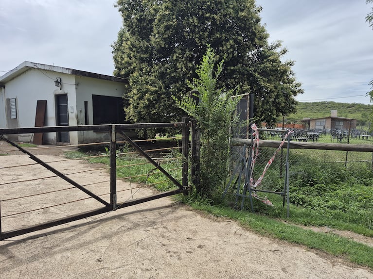 La casa donde encontraron muerta  al joven en Villa Rumipal.