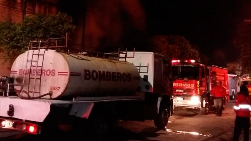 La casa incendiada quedó al borde del derrumbe.