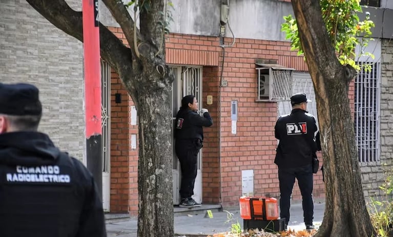La casa que fue blanco de la violencia narco en Rosario.