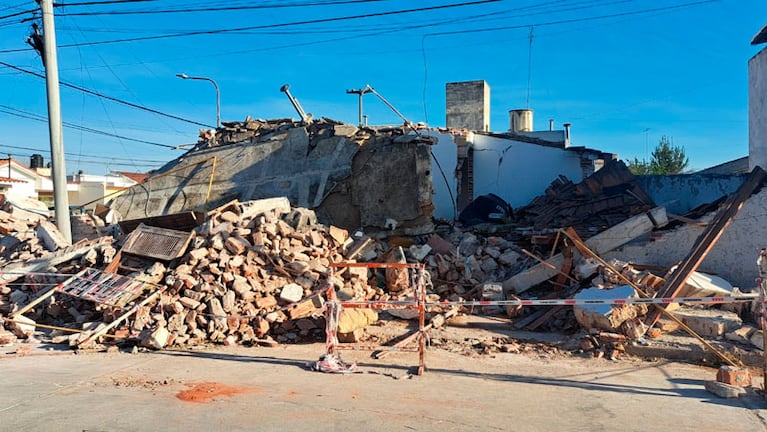 La casa se convirtió en escombros. Foto: Juan Pablo Lavisse / ElDoce.tv