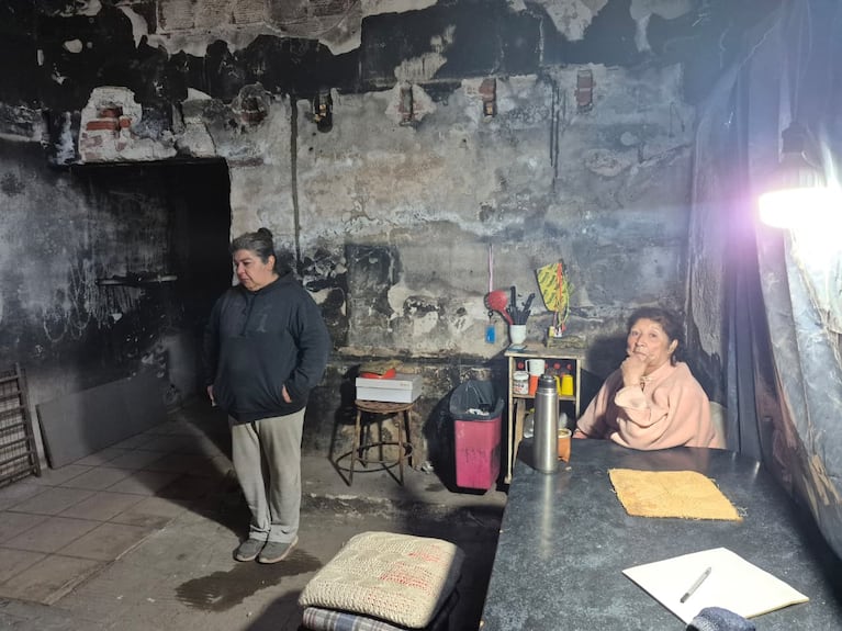 La casa se incendió y necesitan destruirla para volver a construir.