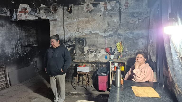 La casa se incendió y necesitan destruirla para volver a construir.