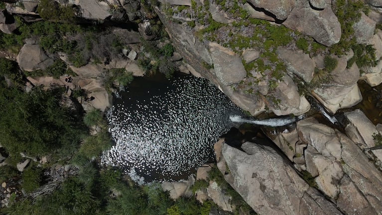 La cascada, desde el drone de El Doce. Foto: Lucio Casalla.