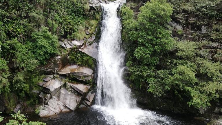 La Cascada Grande está en una zona de difícil acceso en La Cumbrecita.