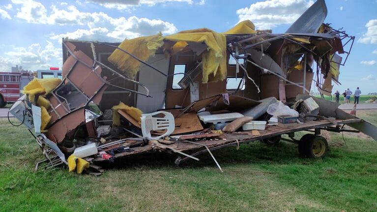 La casilla quedó destruida por el choque. Foto: Adrián Leonardi - Radio Sudeste.