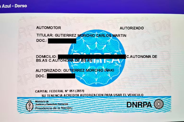 La cédula azul con Iñaki Gutiérrez autorizado.