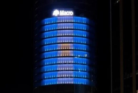 La celeste y blanca, en lo más alto de Buenos Aires.