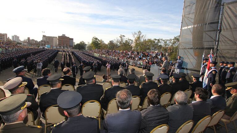 La ceremonia de egreso se realizó en la explanada del Centro Cívico. Foto: Prensa de la Provincia.
