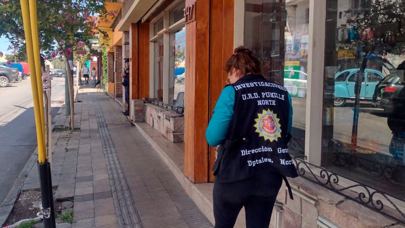 La cerradura de una de las puertas de la vivienda había sido forzada.